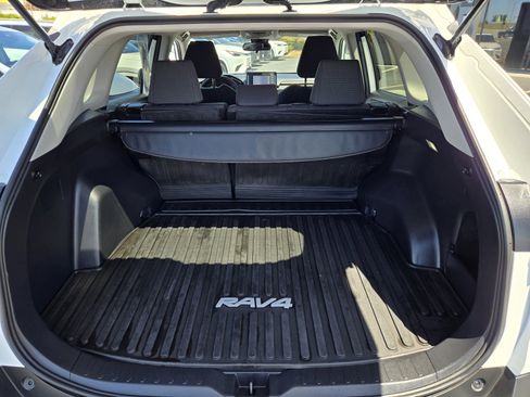 Used 2022 Toyota RAV4 LE FWD image 27