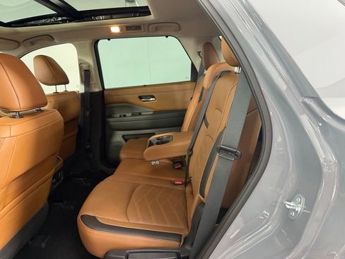 Used 2025 Nissan Pathfinder Platinum w/ Cargo Package image 23