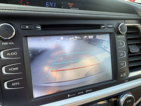 Used 2019 Toyota Highlander XLE FWD image 30