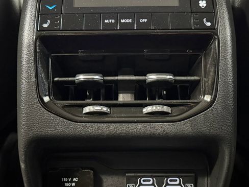 Used 2023 Jeep Grand Cherokee L Limited w/ Luxury Tech Group II AWD/4WD image 19
