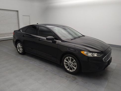 Used 2019 Ford Fusion SE image 11