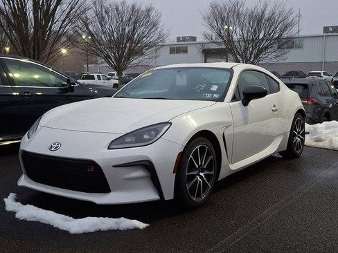 Certified 2025 Toyota GR86 w/ ALL Weather Mat Package (TMS) image 5