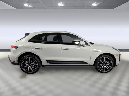 Used 2024 Porsche Macan image 8