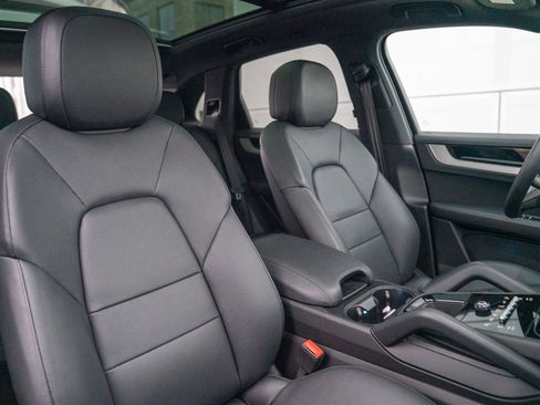 Used 2025 Porsche Cayenne image 25