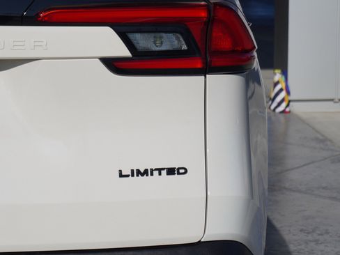 Used 2024 Toyota Grand Highlander Limited image 10