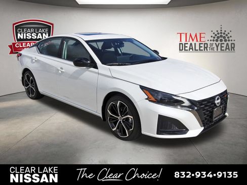 Certified 2025 Nissan Altima 2.5 SR w/ SR Premium Package FWD image 9