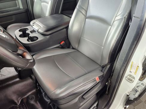 Used 2024 RAM 2500 Tradesman w/ Chrome Appearance Group AWD/4WD image 12