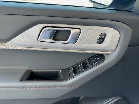 Certified 2025 Ford Explorer Active w/ Active Comfort Package RWD image 9