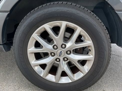 Used 2015 Ford Expedition Limited w/ Equipment Group 301A AWD/4WD image 18