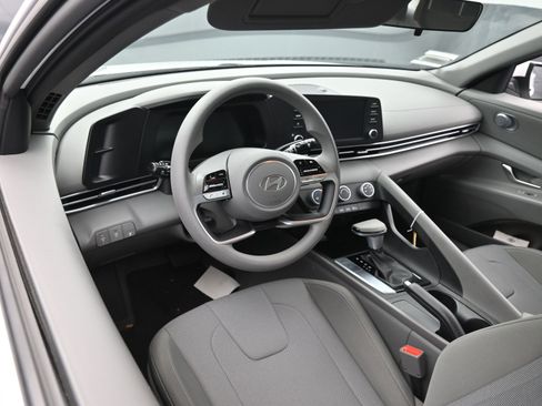 Used 2024 Hyundai Elantra SE image 14