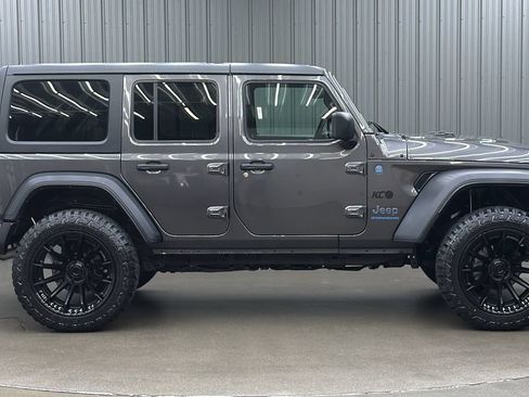 Used 2024 Jeep Wrangler Unlimited w/ Convenience Group AWD/4WD image 6