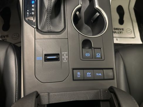 Used 2020 Toyota Highlander XLE image 32