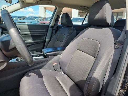 Used 2024 Nissan Altima 2.5 SV FWD image 15