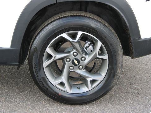 Used 2025 Chevrolet Trax LT image 16