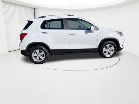 Used 2019 Chevrolet Trax LT w/ LT Convenience Package image 8