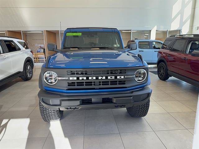 Used 2025 Ford Bronco 4-Door AWD/4WD image 2