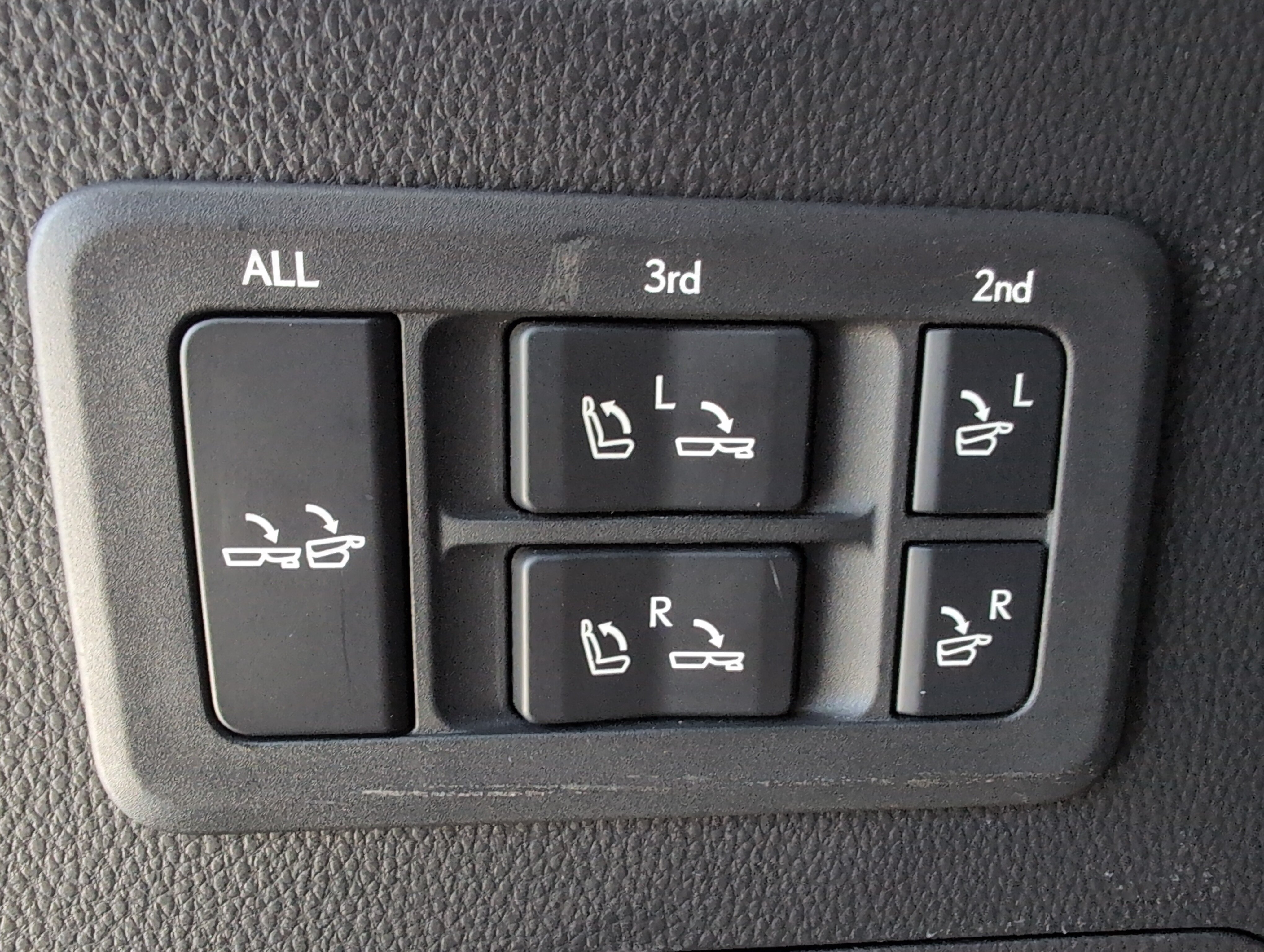 Used 2024 Lexus LX 600 4WD w/ Luxury Package image 42