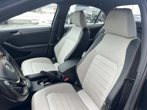 Used 2016 Volkswagen Jetta Sport image 13