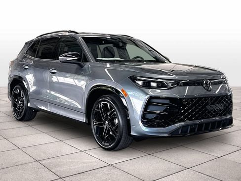 New 2026 Volkswagen Tiguan SE R-Line FWD image 2