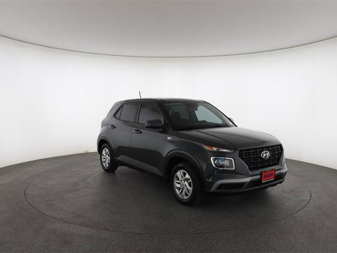 Used 2023 Hyundai Venue SE image 2