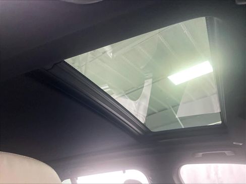 Used 2021 BMW X5 M50i w/ Executive Package image 22