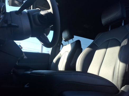 New 2026 Chrysler Voyager LX image 8