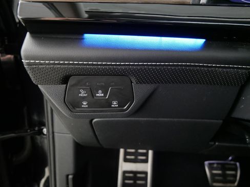 Certified 2024 Volkswagen Atlas SEL Premium R-Line image 26