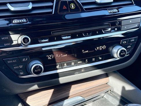 Used 2018 BMW 530e xDrive image 36