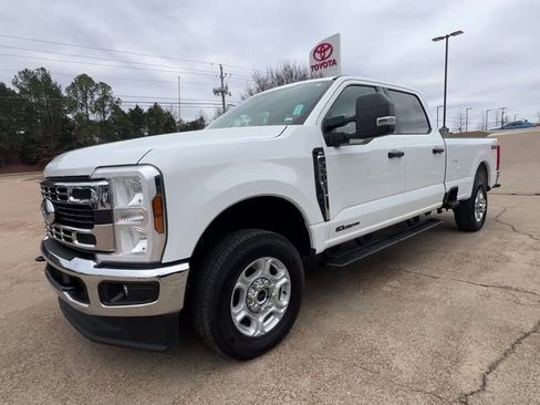 Used 2025 Ford F350 XLT image 2