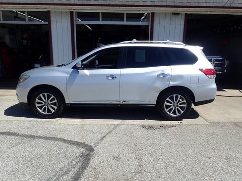 Used 2013 Nissan Pathfinder SL w/ Trailer Tow Pkg AWD/4WD image 23
