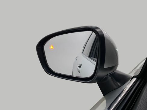 Used 2024 Mitsubishi Outlander SEL AWD/4WD image 19