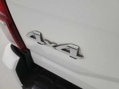 Used 2022 Toyota Tacoma SR AWD/4WD image 13