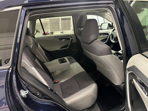 Used 2021 Toyota RAV4 XLE image 28