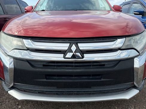 Used 2019 Mitsubishi Outlander SE FWD image 3