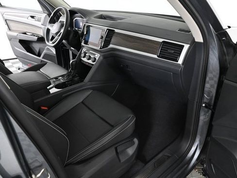 Certified 2023 Volkswagen Atlas SE w/ Panoramic Sunroof Package image 10