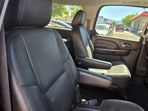 Used 2014 Cadillac Escalade ESV Luxury AWD/4WD image 10