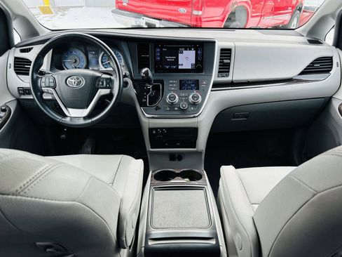 Used 2016 Toyota Sienna XLE Premium image 23