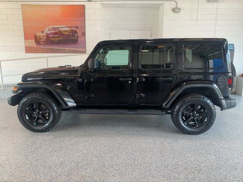 Used 2023 Jeep Wrangler Unlimited Sahara AWD/4WD image 5