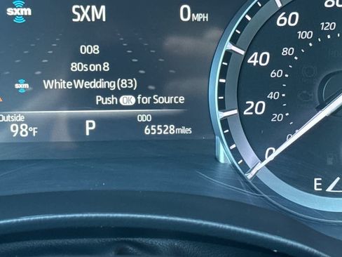 Used 2022 Toyota Highlander XLE AWD/4WD image 26
