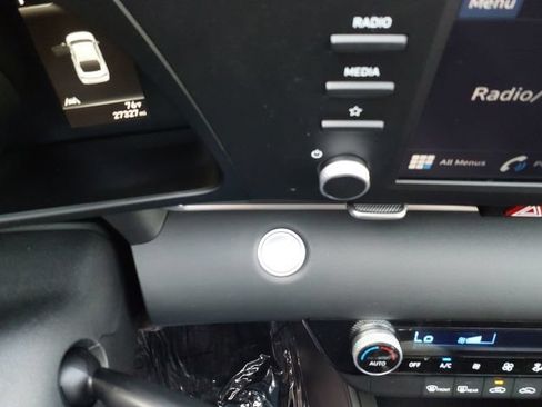 Used 2023 Hyundai Elantra SEL FWD image 23