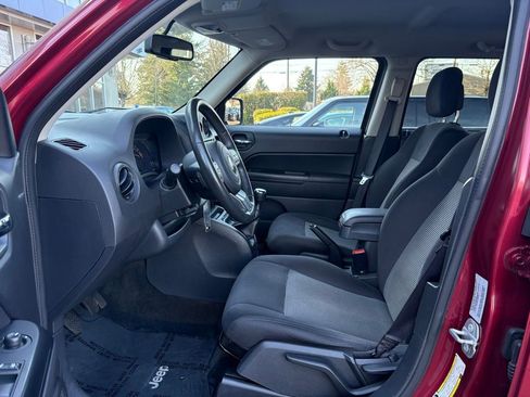 Used 2016 Jeep Patriot Latitude image 12