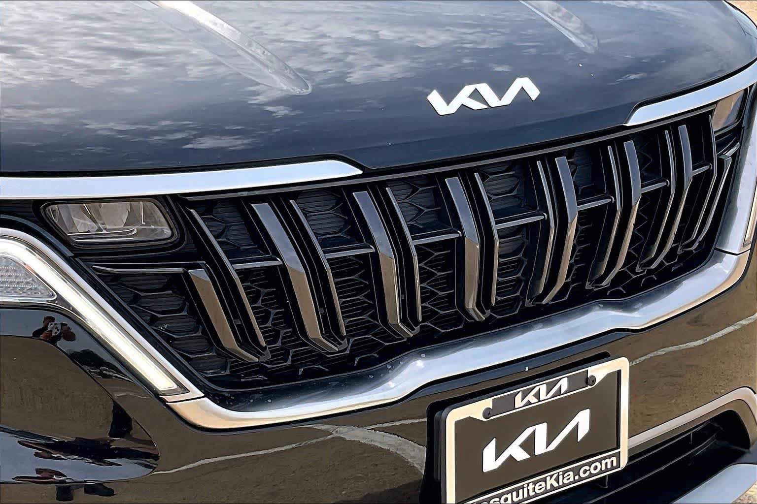 Certified 2023 Kia Carnival LX FWD image 30