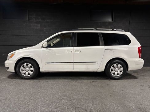 Used 2008 Hyundai Entourage image 2