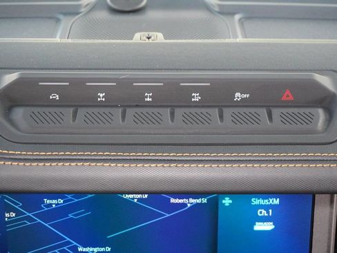 Used 2024 Ford Bronco Badlands image 16