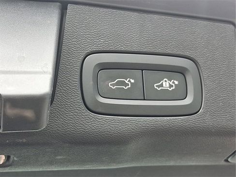 Certified 2025 Volvo XC60 B5 Plus image 27