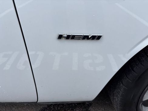 Used 2019 Dodge Challenger R/T RWD image 9
