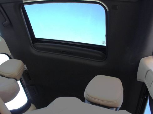 Used 2021 Toyota Sienna XLE image 18