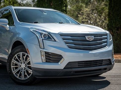 Used 2017 Cadillac XT5 FWD image 6