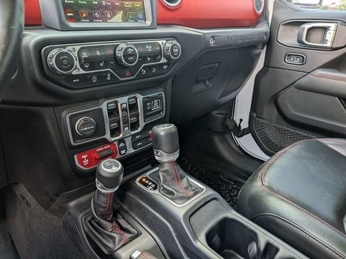 Used 2021 Jeep Wrangler Unlimited Rubicon w/ Dual Top Group AWD/4WD image 32