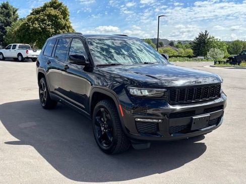 Certified 2022 Jeep Grand Cherokee L Limited w/ Black Appearance Package AWD/4WD image 9